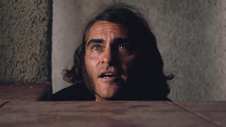 Joaquin Phoenix. Inherent Vice filminden bir sahne. 2014.